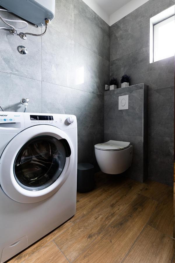 Apartment Dolly Completely Renovated 2023 로비니 외부 사진