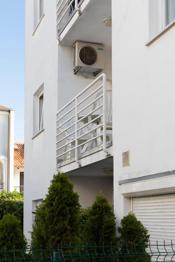 Apartment Dolly Completely Renovated 2023 로비니 외부 사진