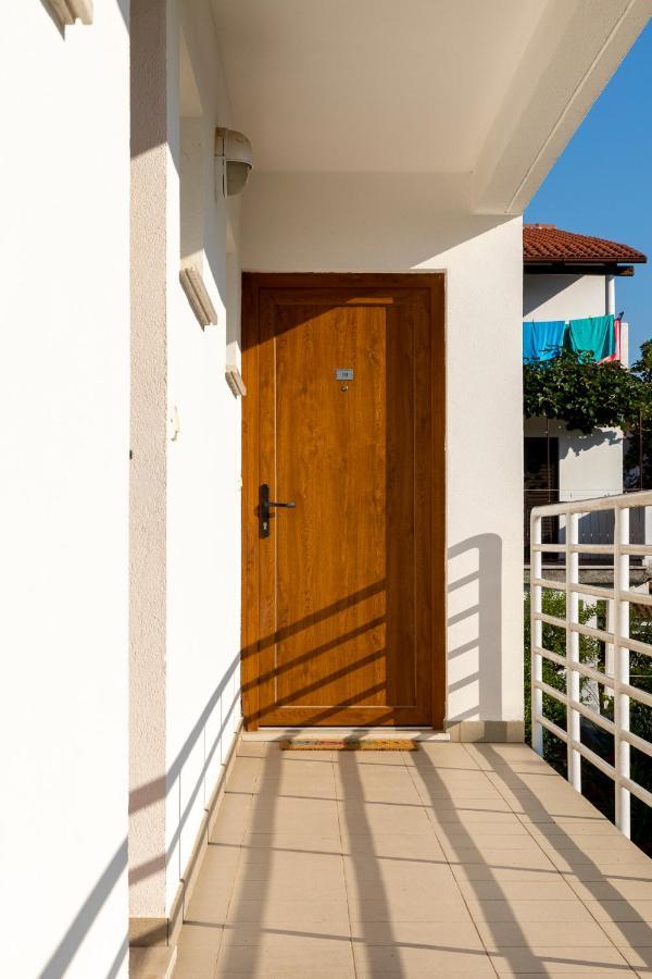 Apartment Dolly Completely Renovated 2023 로비니 외부 사진